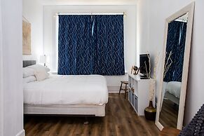 Chic 1br/1ba Midtown Apartment 1 Bedroom Apts by RedAwning