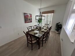 Scott Disney Villa 5 Bedroom Home by RedAwning