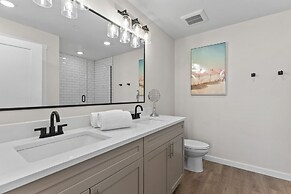 Dreamy Lagoon 2 Bedroom Condo