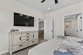 Dreamy Lagoon 2 Bedroom Condo