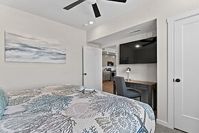 Dreamy Lagoon 2 Bedroom Condo