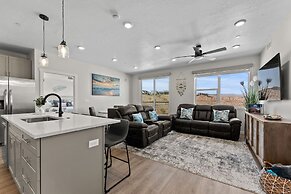 Dreamy Lagoon 2 Bedroom Condo