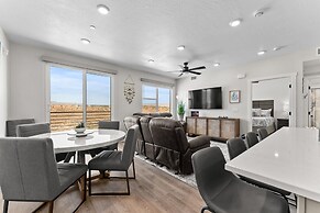 Dreamy Lagoon 2 Bedroom Condo