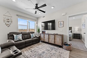 Dreamy Lagoon 2 Bedroom Condo