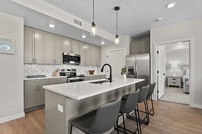 Dreamy Lagoon 2 Bedroom Condo