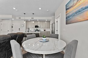 Dreamy Lagoon 2 Bedroom Condo