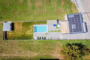 Villa Joy With Pool and Hot Tub