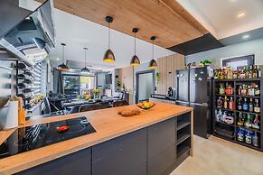 Villa Joy With Pool and Hot Tub