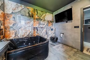 Villa Joy With Pool and Hot Tub