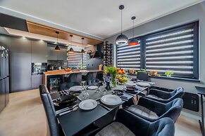 Villa Joy With Pool and Hot Tub