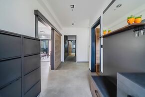 Villa Joy With Pool and Hot Tub