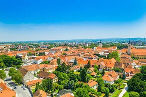 Villa Joy With Pool and Hot Tub