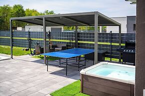 Villa Joy With Pool and Hot Tub