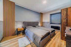 Villa Joy With Pool and Hot Tub