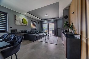 Villa Joy With Pool and Hot Tub