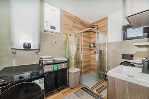 Villa Joy With Pool and Hot Tub