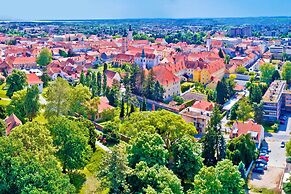 Villa Joy With Pool and Hot Tub