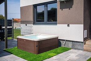 Villa Joy With Pool and Hot Tub