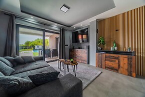 Villa Joy With Pool and Hot Tub