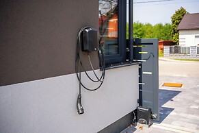 Villa Joy With Pool and Hot Tub