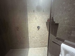 Setai Yacht Luxxor - By Almare Flats