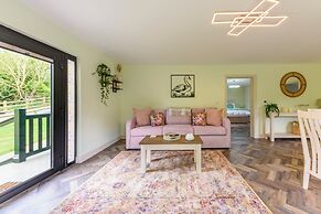 Secret Waterside Lodges in Worcestershire