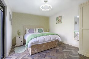 Secret Waterside Lodges in Worcestershire