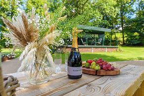 Secret Waterside Lodges in Worcestershire