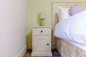 Secret Waterside Lodges in Worcestershire