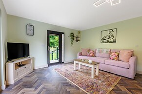 Secret Waterside Lodges in Worcestershire