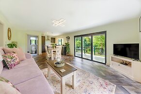 Secret Waterside Lodges in Worcestershire