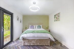 Secret Waterside Lodges in Worcestershire