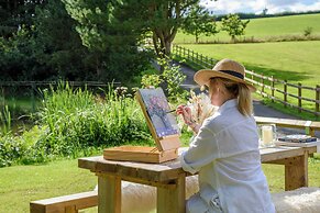 Secret Waterside Lodges in Worcestershire