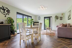 Secret Waterside Lodges in Worcestershire