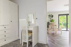 Secret Waterside Lodges in Worcestershire