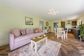 Secret Waterside Lodges in Worcestershire