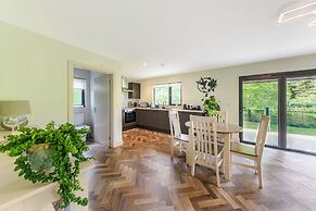 Secret Waterside Lodges in Worcestershire