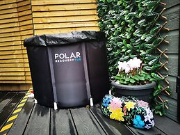 Hottub-nature-familyfriendly-wifi-parking