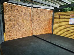 Hottub-nature-familyfriendly-wifi-parking