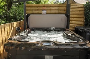 Hottub-nature-familyfriendly-wifi-parking