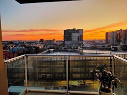 Adelaide Central Skyline Panoramic Suite