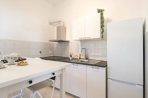 Tulipan in Livorno With 3 Bedrooms and 2 Bathrooms