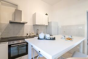 Tulipan in Livorno With 3 Bedrooms and 2 Bathrooms