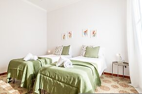 Tulipan in Livorno With 3 Bedrooms and 2 Bathrooms