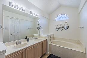 Lux 3-br Garage Gated Yard by The Star Frisco