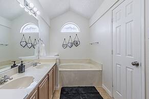 Lux 3-br Garage Gated Yard by The Star Frisco