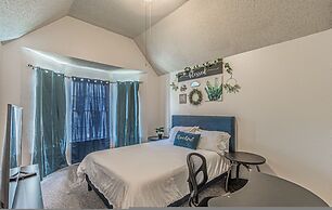 Lux 3-br Garage Gated Yard by The Star Frisco
