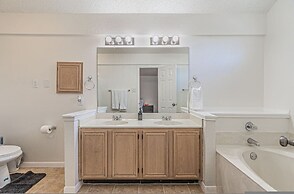 Lux 3-br Garage Gated Yard by The Star Frisco