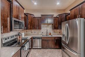 The Castle by the Lake w Pool Balcony Grandscape