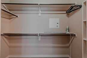 The Castle by the Lake w Pool Balcony Grandscape